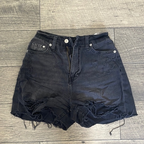 HM Jean Shorts In Black - Picture 1 of 4
